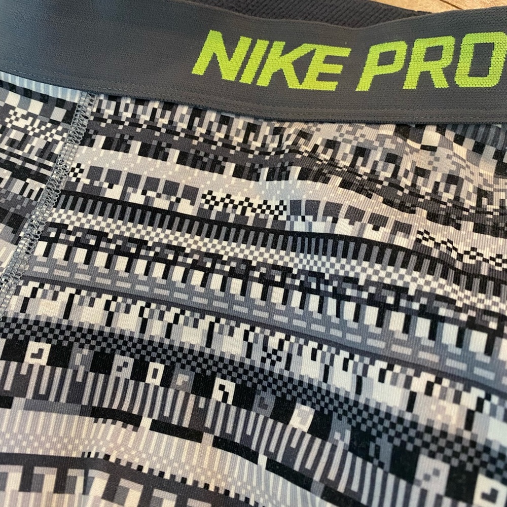 Nike Pro • Printed DriFit Full Length Leggings.